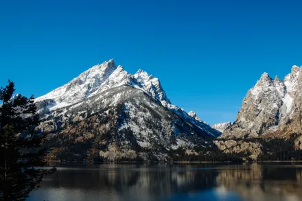 Jenny Lake u podnóża pasma Teton